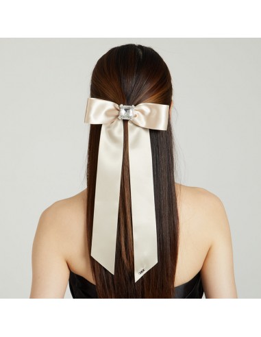 Lacey Satin Bow ouvre sa boutique